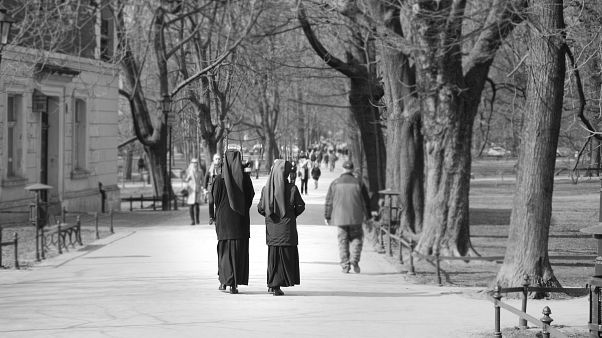 İki rahibe okul kasasından çaldığı yarım milyonu kumarda harcadı İki rahibe okul kasasından çaldığı yarım milyonu kumarda harcadı