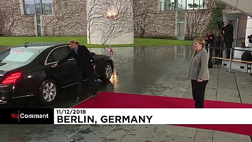Beszorult az autójába a Berlinbe érkező brit kormányfő