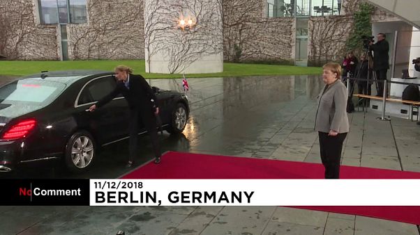 Theresa May enfermée dans sa voiture en Allemagne Theresa May enfermée dans sa voiture en Allemagne