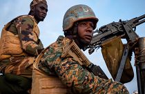 Fransa'dan eski sömürgesi Orta Afrika Cumhuriyeti'ne silah desteği