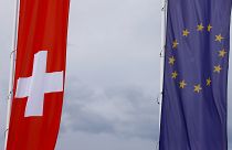 İsviçre ve AB bayrakları