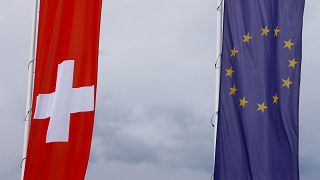 İsviçre ve AB bayrakları