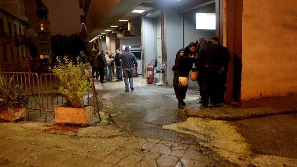 Επίθεση με μολότοφ στο κτίριο των ΜΑΤ στην Καισαριανή Επίθεση με μολότοφ στο κτίριο των ΜΑΤ στην Καισαριανή