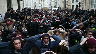فيديو: مظاهرات غاضبة لطلبة فرنسيين احتجاجا على إغفال ماكرون ذكرهم في خطابه