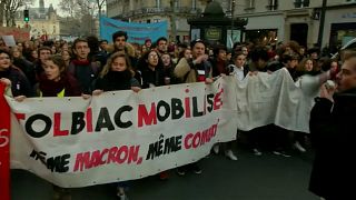 شاهد: خطاب ماكرون لا يثني طلاب فرنسا عن التظاهر