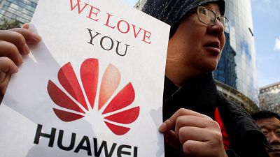 Финдиректора Huawei отпустили под залог