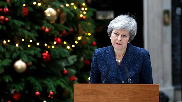 Theresa May fez declaração pública após ser anunciada moção de censura Theresa May fez declaração pública após ser anunciada moção de censura