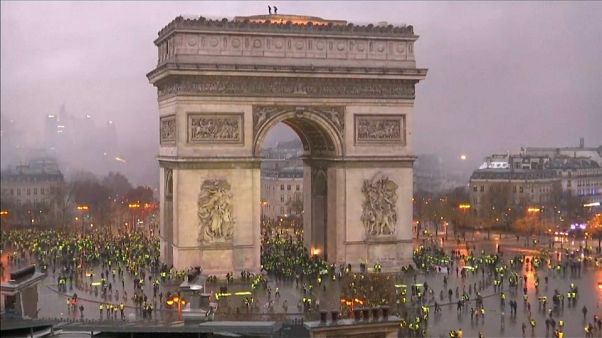 Parigi, riapre l'Arco di Trionfo Parigi, riapre l'Arco di Trionfo