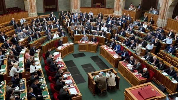 ΠΓΔΜ: Η κυβέρνηση κατέθεσε στη Βουλή τις τελικές τροπολογίες ΠΓΔΜ: Η κυβέρνηση κατέθεσε στη Βουλή τις τελικές τροπολογίες