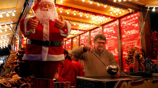 Fransa: Strazburg saldırısının ardından Noel pazarı tekrar açıldı Fransa: Strazburg saldırısının ardından Noel pazarı tekrar açıldı