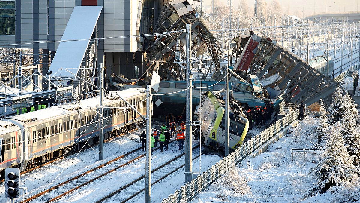 Σιδηροδρομικό δυστύχημα στην Τουρκία - Τουλάχιστον 9 νεκροί
