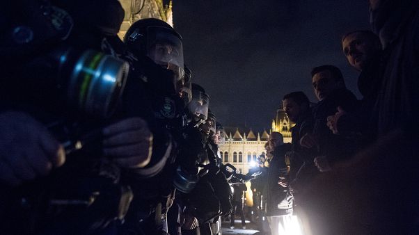 Csütörtök délutánra is tüntetést hirdettek a Parlamenthez Csütörtök délutánra is tüntetést hirdettek a Parlamenthez