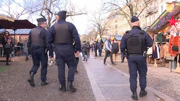 Strasburgo, Prefettura: tre vittime ed una persona in morte cerebrale Strasburgo, Prefettura: tre vittime ed una persona in morte cerebrale