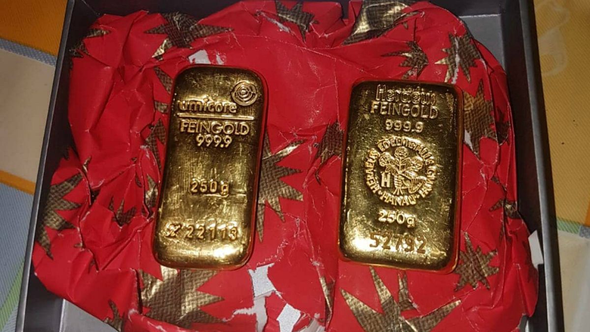 Secret samaritan Santa donates gold bars to local German nonprofits