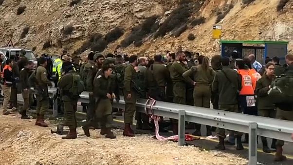 القوات الإسرائيلية تقتحم الضفة الغربية والرئاسة الفلسطينية تندد القوات الإسرائيلية تقتحم الضفة الغربية والرئاسة الفلسطينية تندد