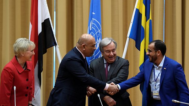 Yemen Dışişleri Bakanı ile Husi delegasyonu başkanı el sıkıştı Yemen Dışişleri Bakanı ile Husi delegasyonu başkanı el sıkıştı
