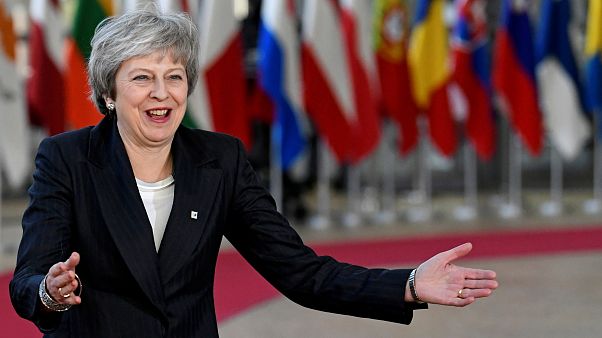 May az EU vezetőinél lobbyzik May az EU vezetőinél lobbyzik