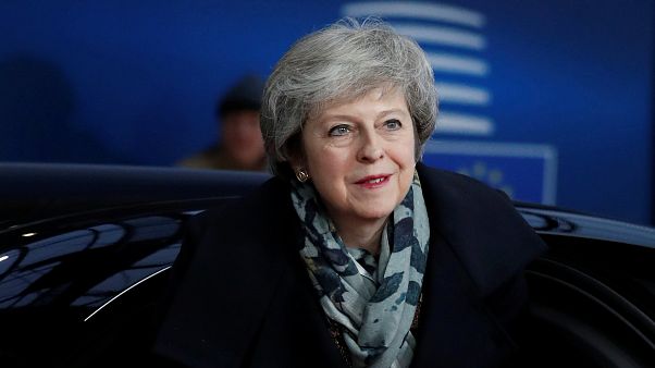 May pide a Bruselas ayuda para salvar su Brexit May pide a Bruselas ayuda para salvar su Brexit