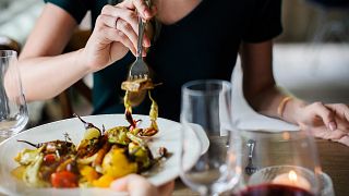Οι μερίδες εστιατορίων έχουν περισσότερες θερμίδες από τα «φαστ φουντ»;