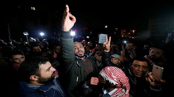 محتجون خلال مظاهرة ضد اجراءات التقشف الحكومية في عمان 14-12-2018 محتجون خلال مظاهرة ضد اجراءات التقشف الحكومية في عمان 14-12-2018