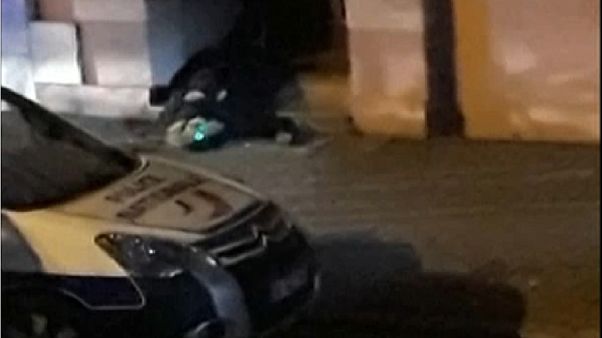 شاهد: اللحظات الأولى لمقتل شريف شيخات المشتبه به بتنفيذ اعتداء ستراسبورغ شاهد: اللحظات الأولى لمقتل شريف شيخات المشتبه به بتنفيذ اعتداء ستراسبورغ