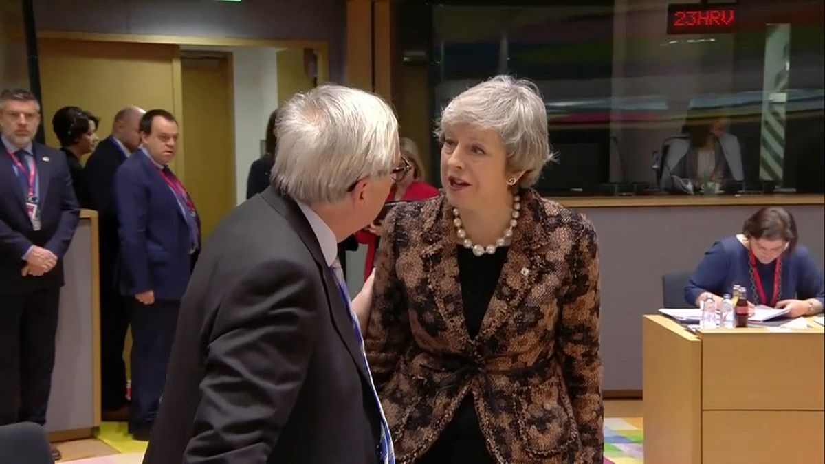 [Vídeo] El tenso intercambio entre Theresa May y Jean-Claude Juncker
