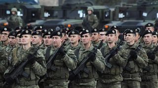 Kosova düzenli orduyu onayladı
