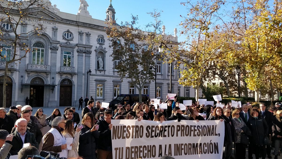 Spain: Journalists stage protests for right to 'keep professional secrets'