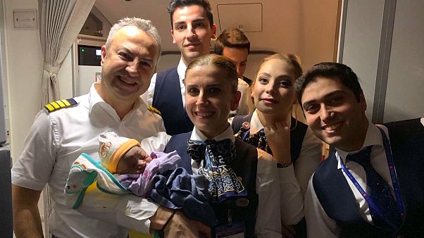 VİDEO | THY uçağında 13 bin metre yükseklikte doğum yaptı VİDEO | THY uçağında 13 bin metre yükseklikte doğum yaptı