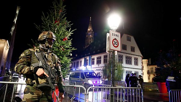 Folyamatosan keresik a strasbourgi merénylő segítőit Folyamatosan keresik a strasbourgi merénylő segítőit