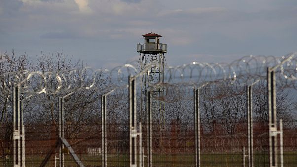 A határkerítés Röszkénél A határkerítés Röszkénél