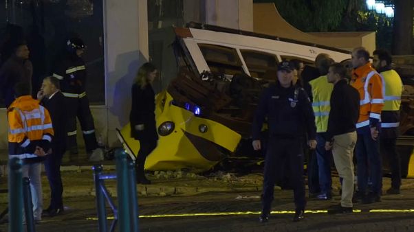 Kisiklott egy villamos Lisszabonban, 28 sérült Kisiklott egy villamos Lisszabonban, 28 sérült