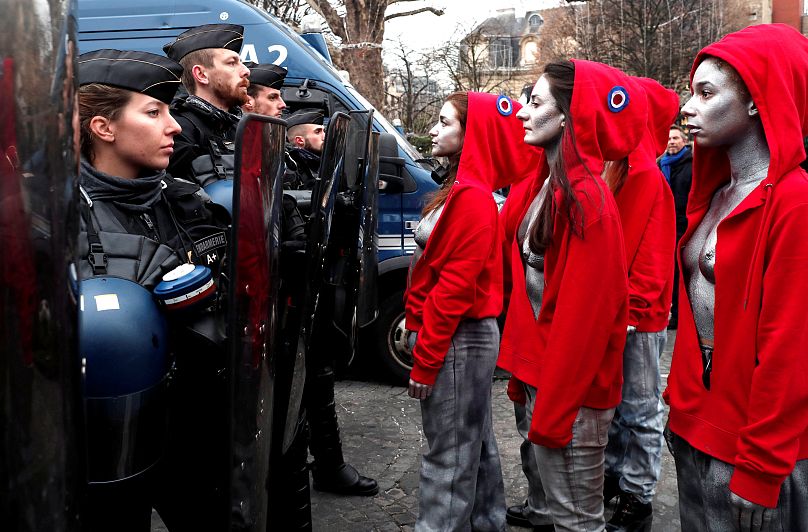 Bare Breasted Mariannes Face Off With Paris Police In Silent Protest