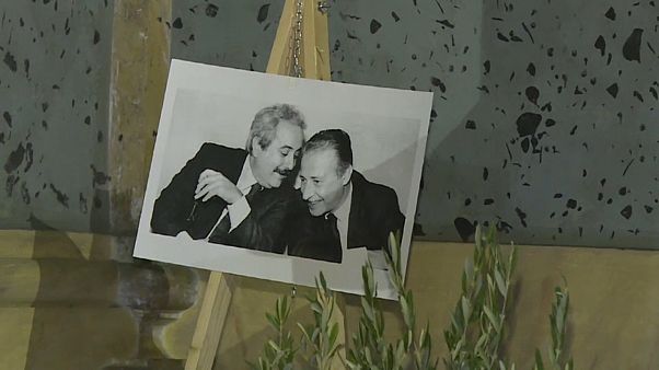 Natale: Palermo contro la mafia, inaugurato il presepe-militante Natale: Palermo contro la mafia, inaugurato il presepe-militante