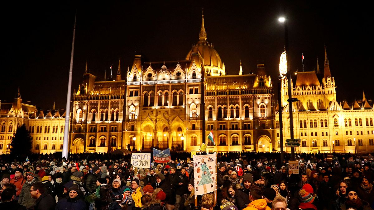 Proteste gegen "Sklavengesetz" in Ungarn