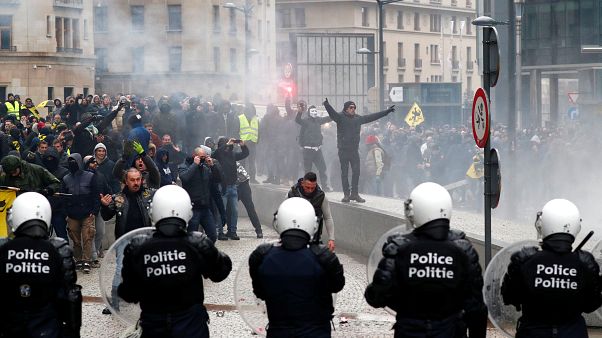 Protestos nacionalistas em Bruxelas resultam em confrontos Protestos nacionalistas em Bruxelas resultam em confrontos