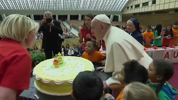 Torte zum Papst-Geburtstag Torte zum Papst-Geburtstag