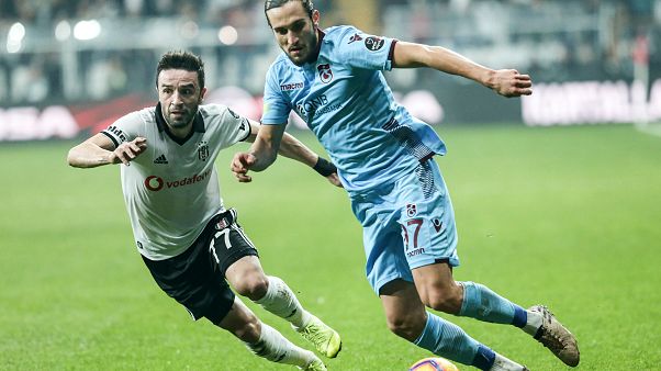 Trabzonspor ve Beşiktaş zirve yarışında berabere kaldı: 2-2 Trabzonspor ve Beşiktaş zirve yarışında berabere kaldı: 2-2