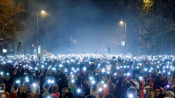 Soğuk havaya aldırmayan Macarlardan aşırı sağcı hükümete karşı dev yürüyüş Soğuk havaya aldırmayan Macarlardan aşırı sağcı hükümete karşı dev yürüyüş
