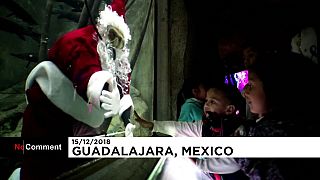 بابا نوئل دریایی در آکواریوم مکزیک