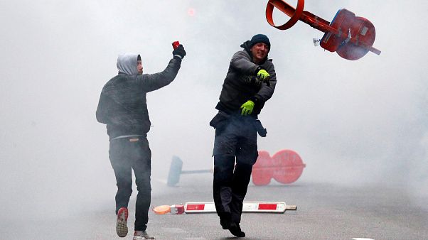 Gewaltausbrüche nach Demo gegen Migrationspakt Gewaltausbrüche nach Demo gegen Migrationspakt