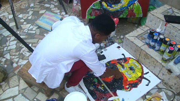 Désiré Koffi dà vita ai rifiuti elettronici Désiré Koffi dà vita ai rifiuti elettronici