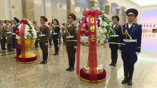В КНДР почтили память Ким Чен Ира В КНДР почтили память Ким Чен Ира