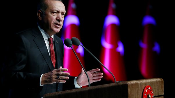 عاجل: أردوغان يقول إنه ربما يبدأ عملية عسكرية في سوريا في أي وقت عاجل: أردوغان يقول إنه ربما يبدأ عملية عسكرية في سوريا في أي وقت