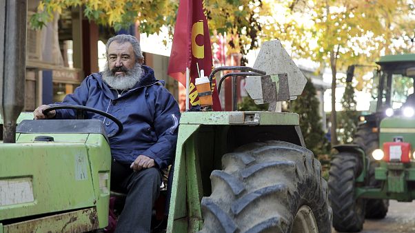 Στους δρόμους οι αγρότες - Μπλόκα σε Καρδίτσα και Λάρισα Στους δρόμους οι αγρότες - Μπλόκα σε Καρδίτσα και Λάρισα
