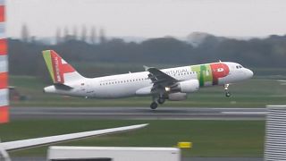 شاهد: طائرات تعجز عن الهبوط في مطار مانشستر بسبب الرياح