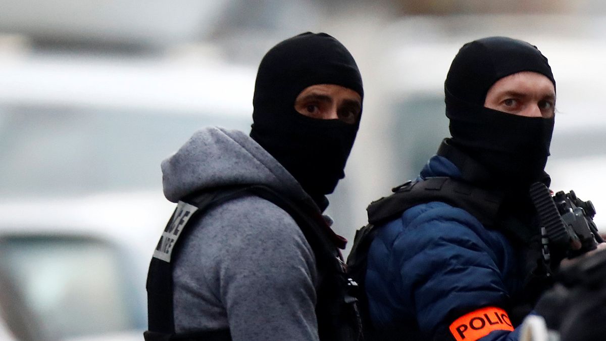 Et maintenant, les "brassards orange" : les policiers français sont à bout