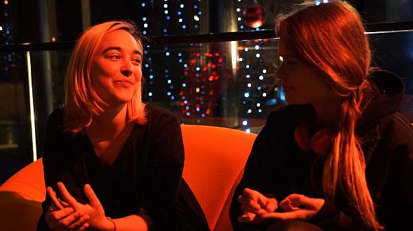 Pussy Riot-Interview: „Künstler in Russland zu sein, ist wie auf einem Schießpulverfass zu tanzen" Pussy Riot-Interview: „Künstler in Russland zu sein, ist wie auf einem Schießpulverfass zu tanzen"