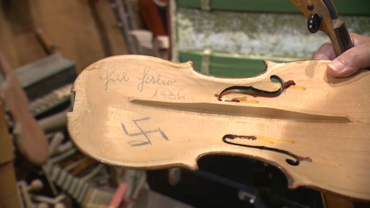 Haláltáborokban talált hegedűket restaurál egy izraeli hangszerkészítő 