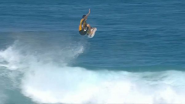 Medina au top du surf mondial à Hawaii Medina au top du surf mondial à Hawaii